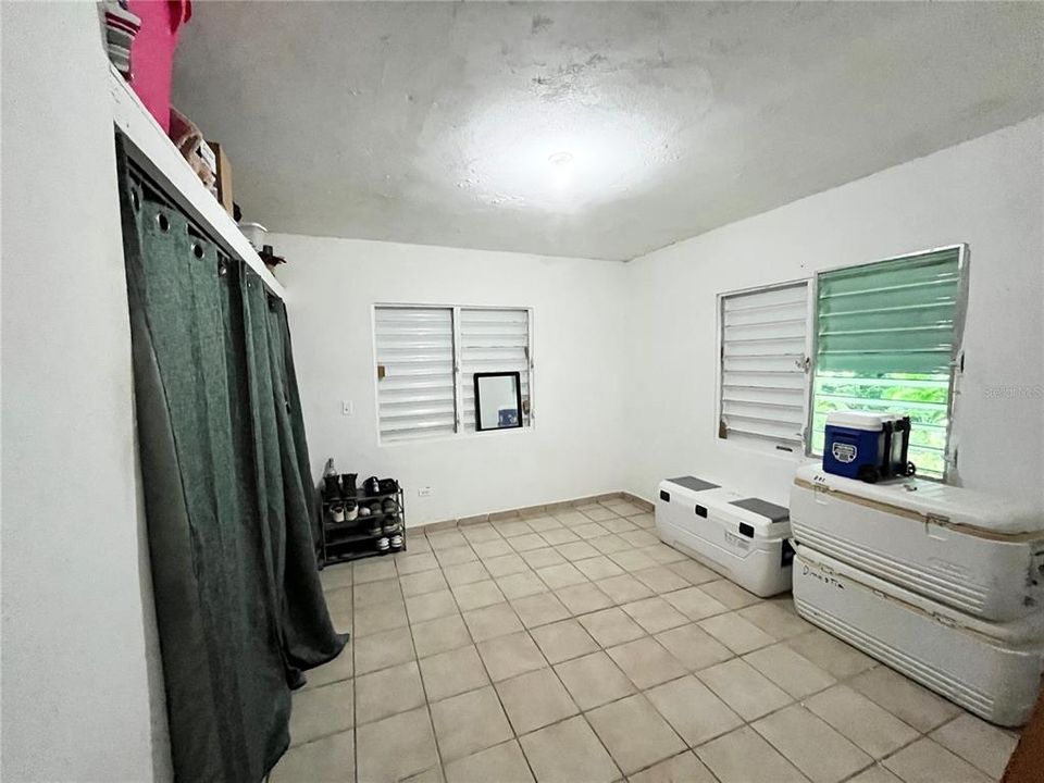 待售: $260,000 (0 贝兹, 0 浴室, 3102 平方英尺)