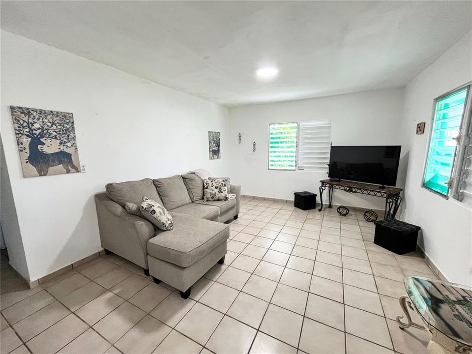 待售: $260,000 (0 贝兹, 0 浴室, 3102 平方英尺)