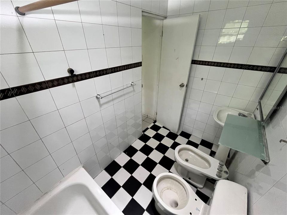 待售: $260,000 (0 贝兹, 0 浴室, 3102 平方英尺)