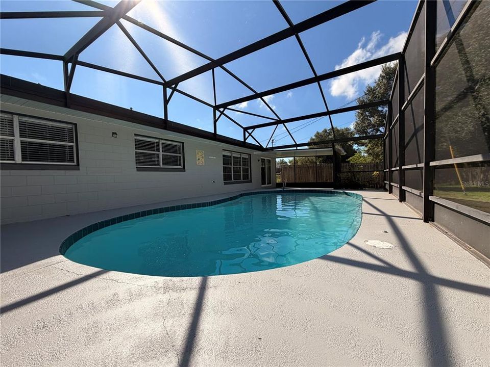 Под контрактом: $349,999 (4 спален, 2 ванн, 1544 Квадратных фут)