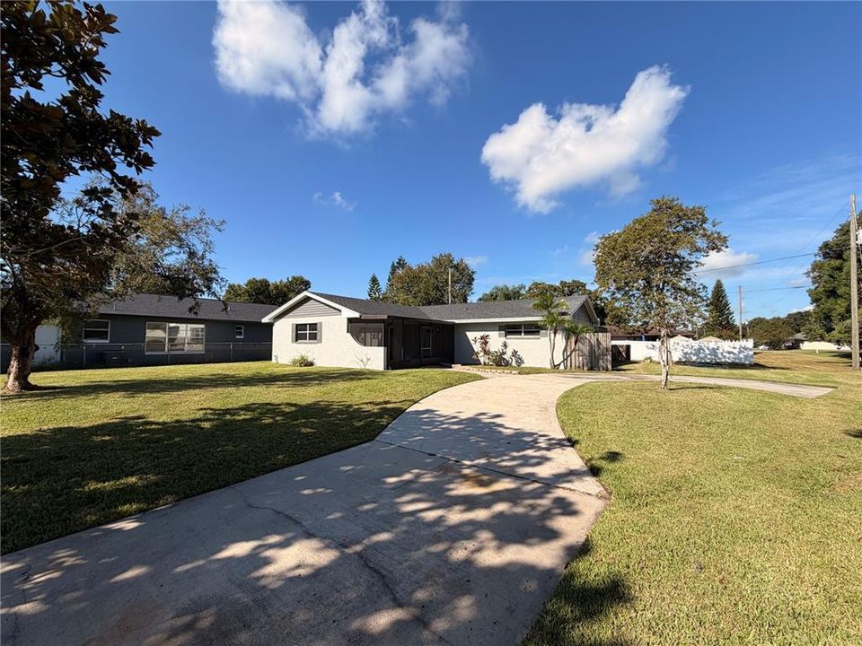 Под контрактом: $349,999 (4 спален, 2 ванн, 1544 Квадратных фут)