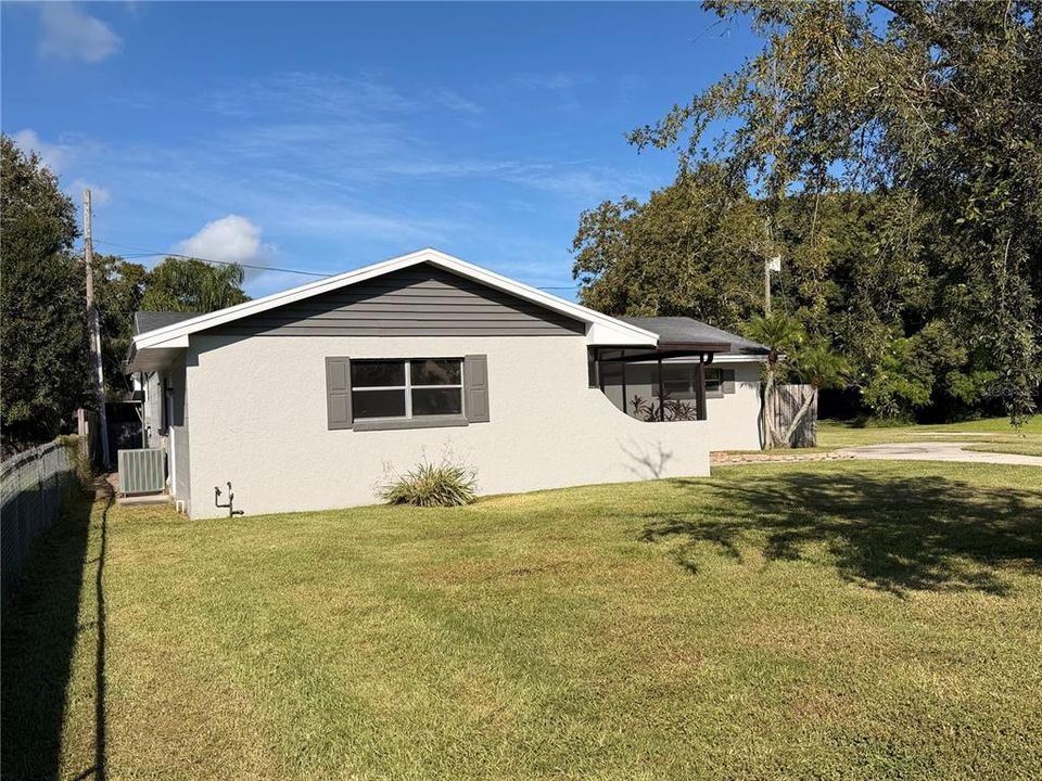 Под контрактом: $349,999 (4 спален, 2 ванн, 1544 Квадратных фут)