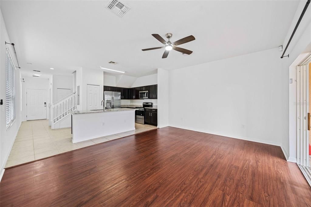 En Venta: $299,000 (3 camas, 3 baños, 1503 Pies cuadrados)