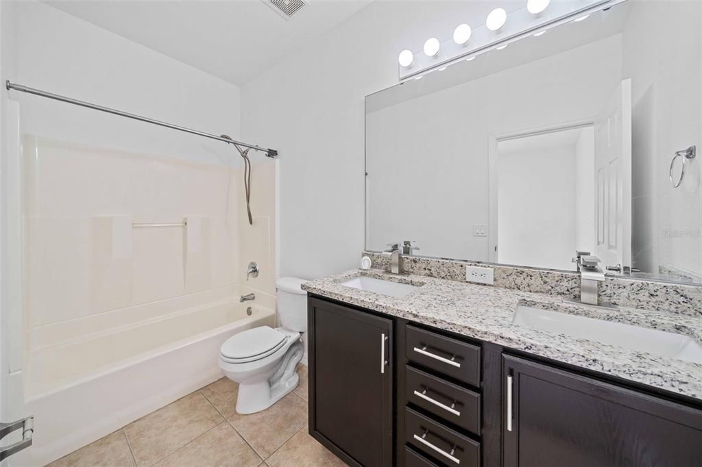 En Venta: $299,000 (3 camas, 3 baños, 1503 Pies cuadrados)