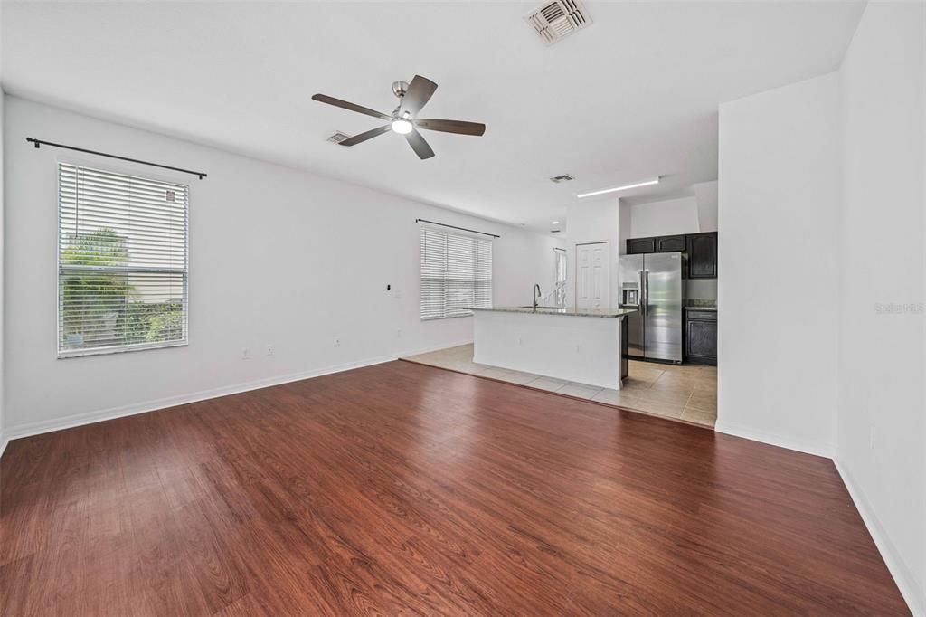 En Venta: $299,000 (3 camas, 3 baños, 1503 Pies cuadrados)