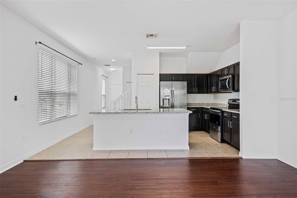 En Venta: $299,000 (3 camas, 3 baños, 1503 Pies cuadrados)