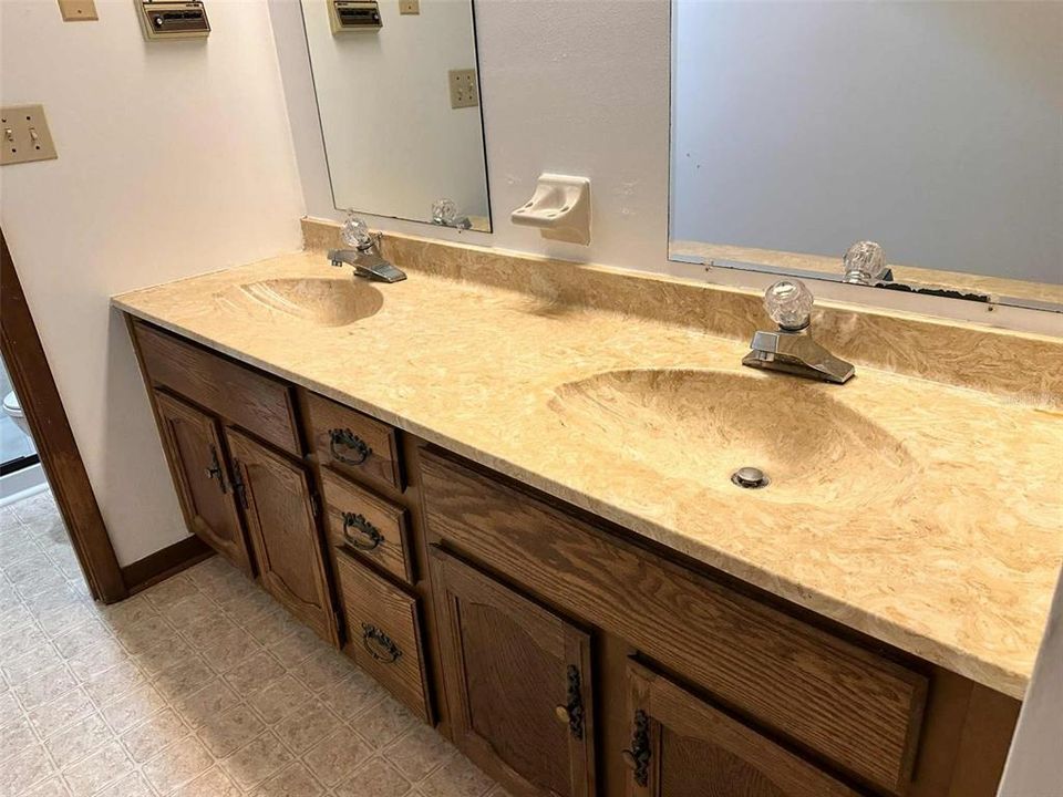 待售: $339,900 (3 贝兹, 2 浴室, 2088 平方英尺)