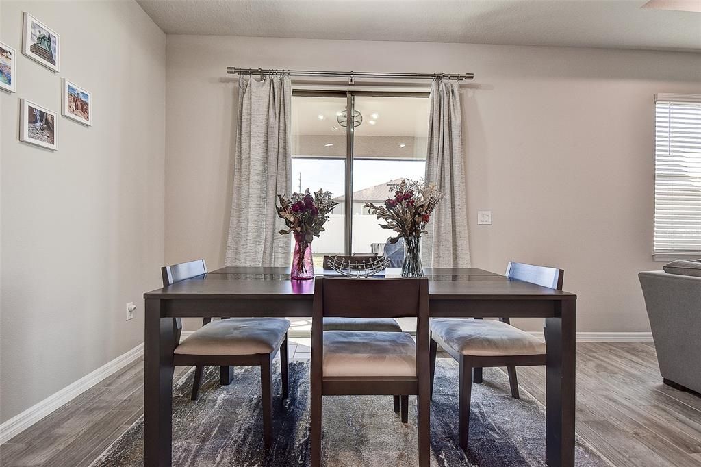 待售: $375,000 (3 贝兹, 2 浴室, 1704 平方英尺)