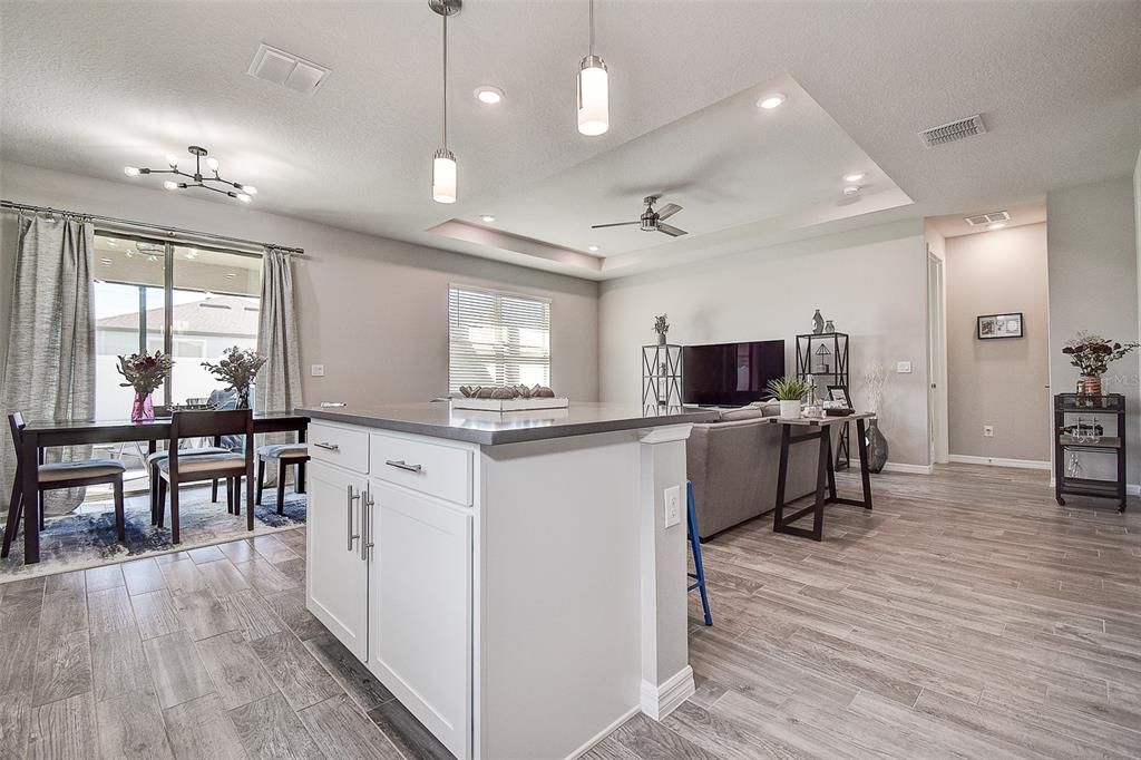 待售: $375,000 (3 贝兹, 2 浴室, 1704 平方英尺)