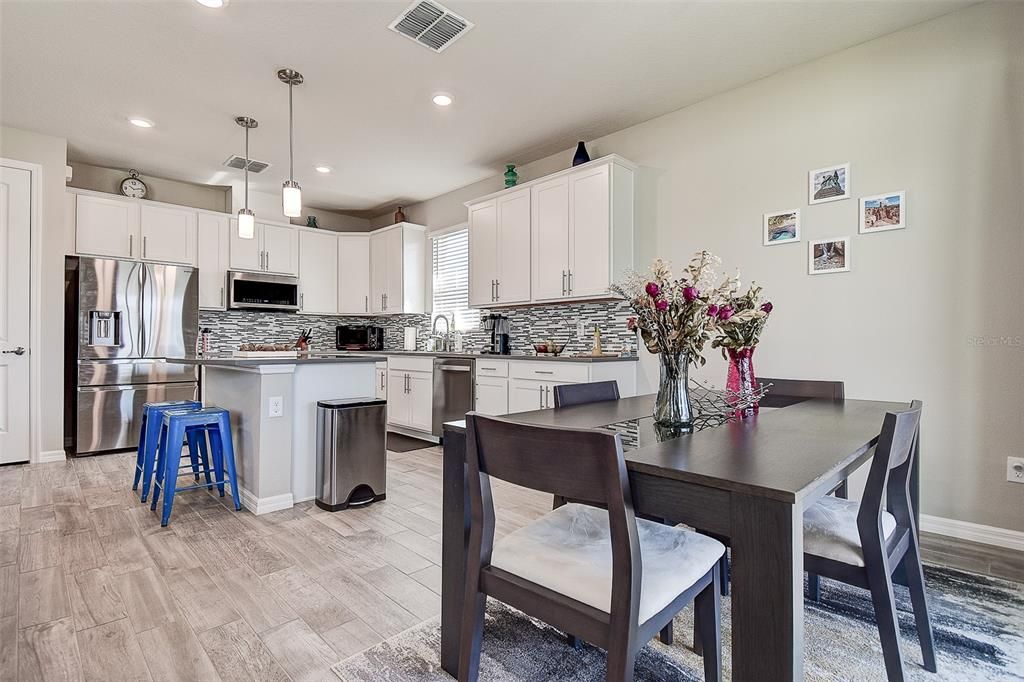 待售: $375,000 (3 贝兹, 2 浴室, 1704 平方英尺)