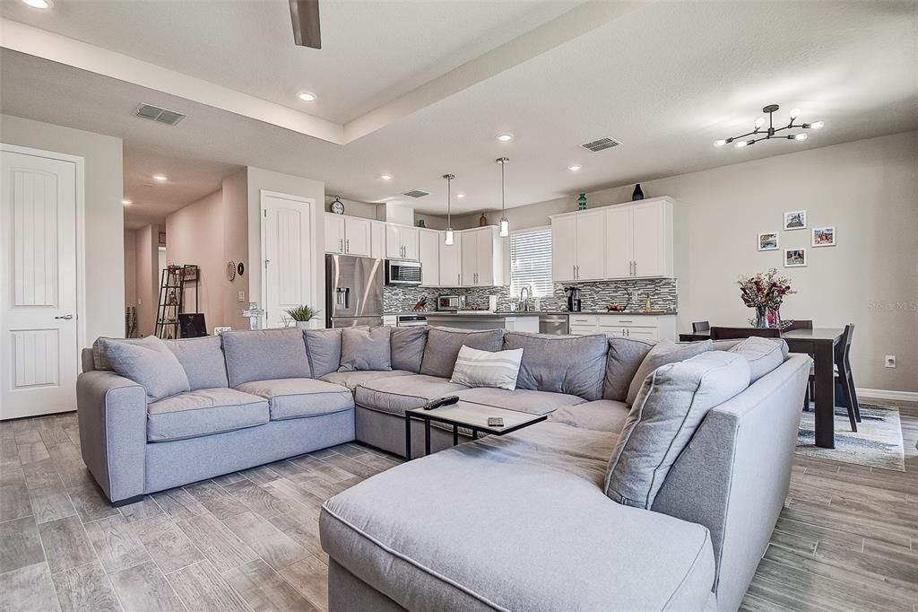 待售: $375,000 (3 贝兹, 2 浴室, 1704 平方英尺)