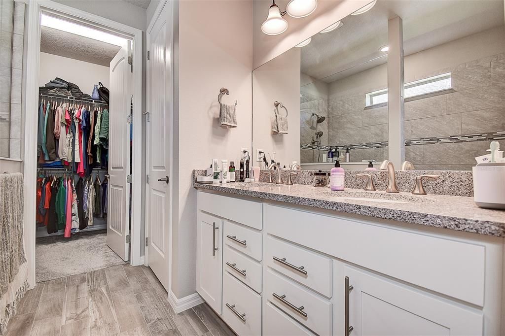 待售: $375,000 (3 贝兹, 2 浴室, 1704 平方英尺)