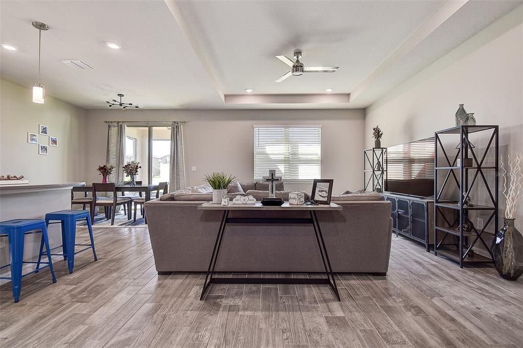 待售: $375,000 (3 贝兹, 2 浴室, 1704 平方英尺)