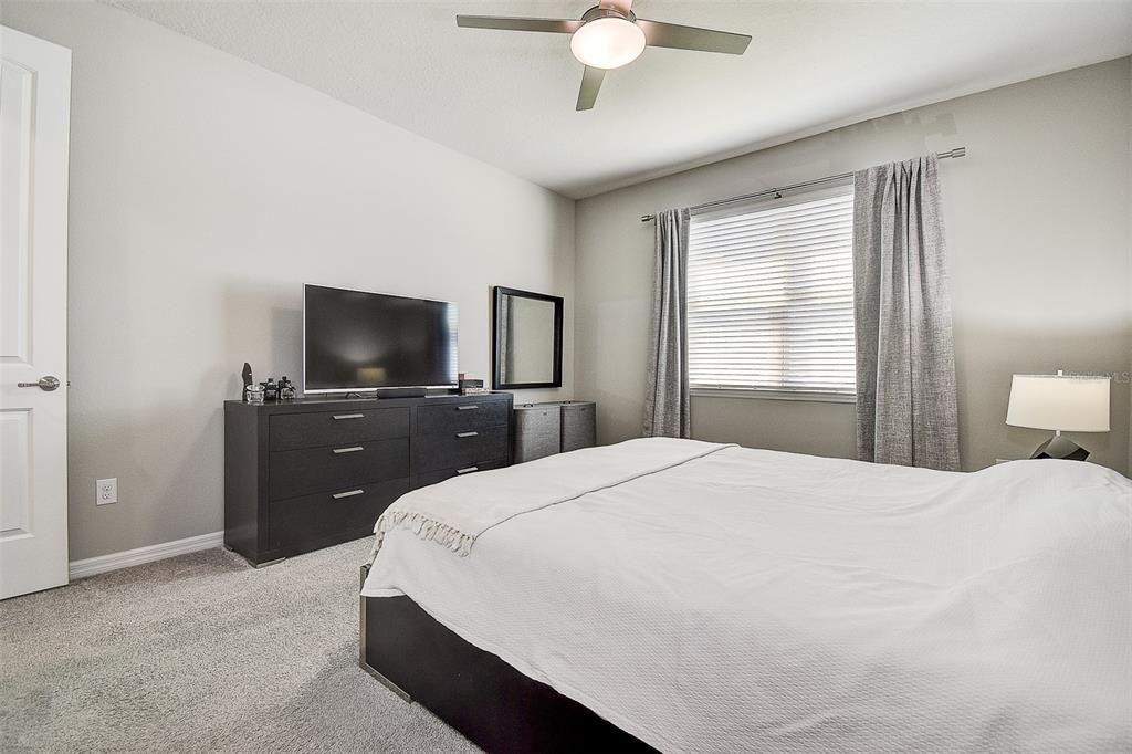 待售: $375,000 (3 贝兹, 2 浴室, 1704 平方英尺)