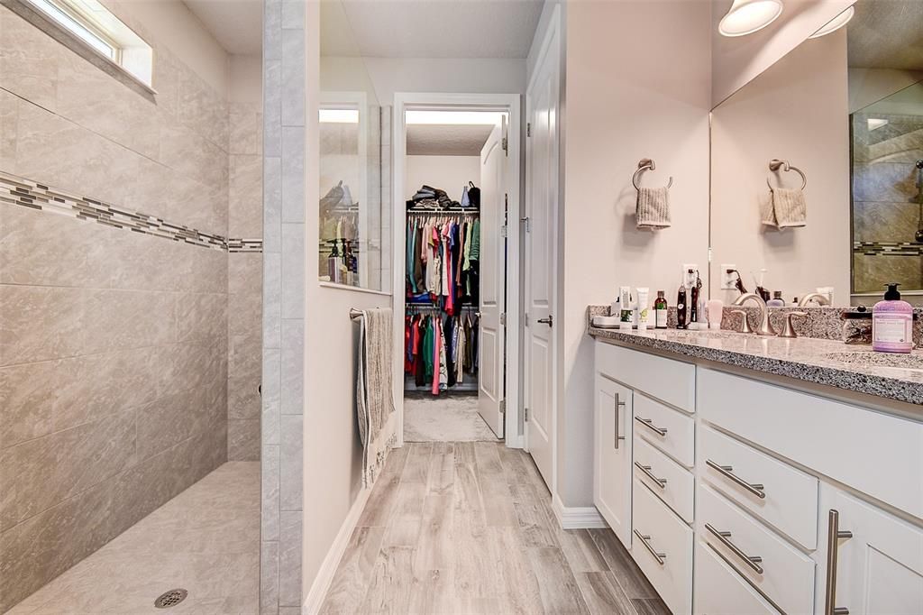 待售: $375,000 (3 贝兹, 2 浴室, 1704 平方英尺)