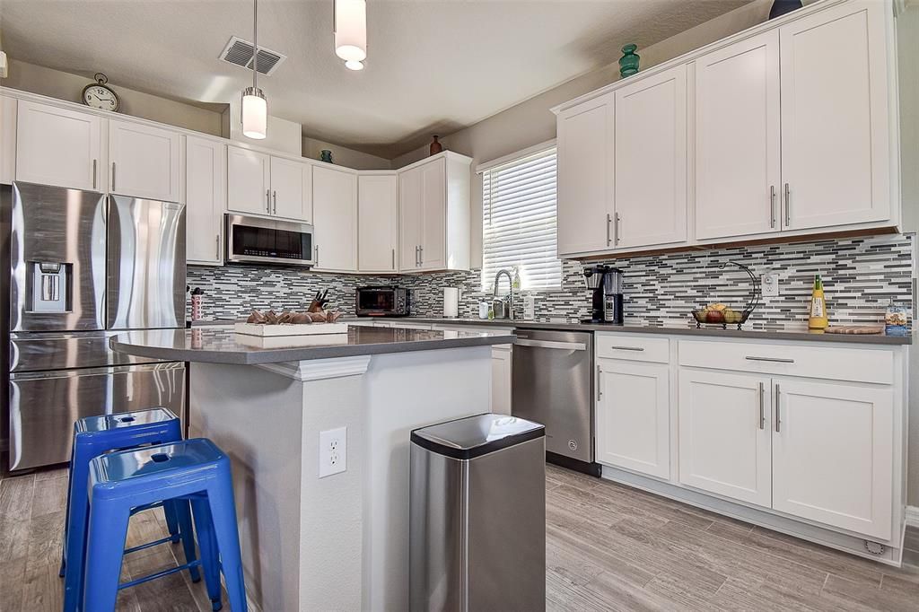 待售: $375,000 (3 贝兹, 2 浴室, 1704 平方英尺)