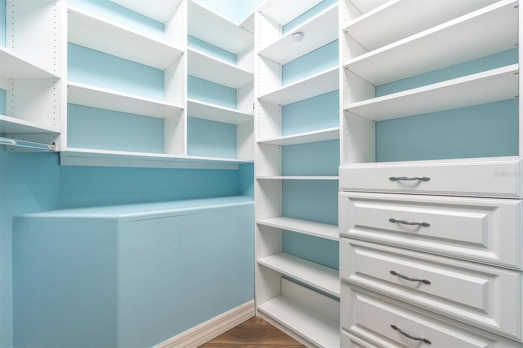 For Sale: $1,599,999 (4 beds, 4 baths, 4220 Square Feet)