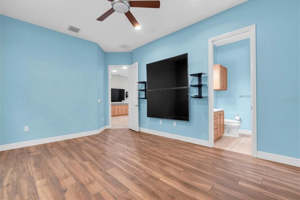 For Sale: $1,599,999 (4 beds, 4 baths, 4220 Square Feet)