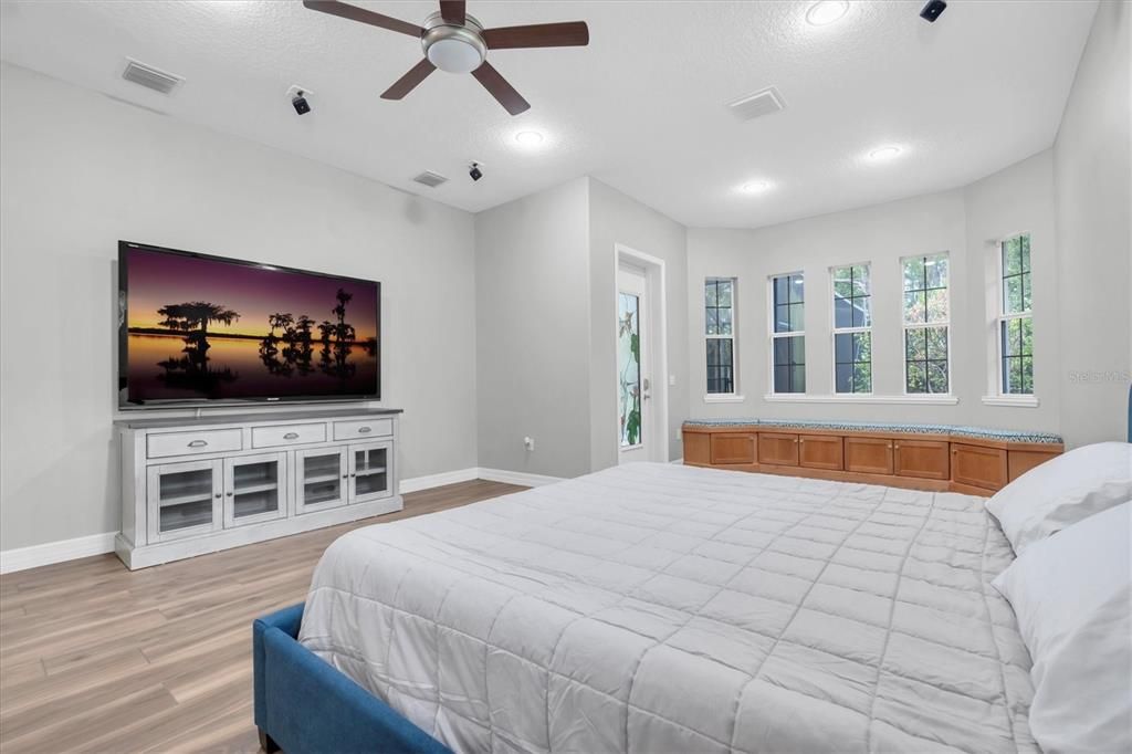 For Sale: $1,599,999 (4 beds, 4 baths, 4220 Square Feet)