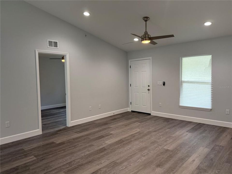 В аренду: $1,695 (3 спален, 2 ванн, 1127 Квадратных фут)