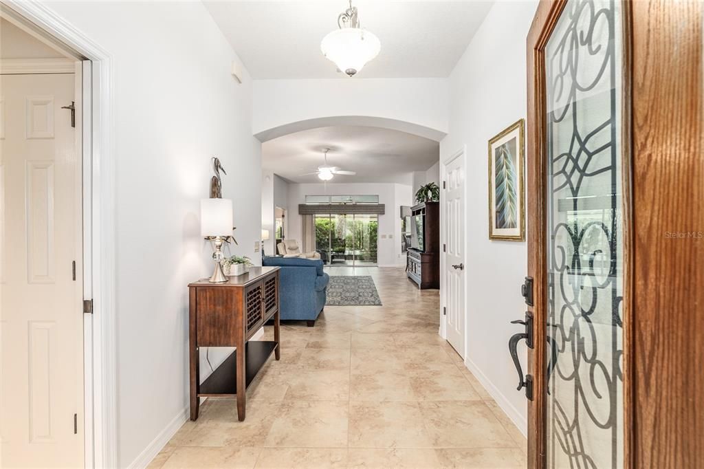 En Venta: $549,000 (3 camas, 2 baños, 2096 Pies cuadrados)