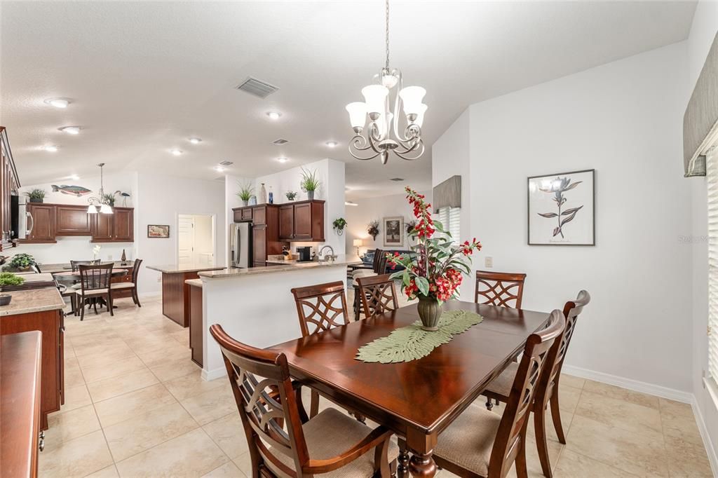 En Venta: $549,000 (3 camas, 2 baños, 2096 Pies cuadrados)