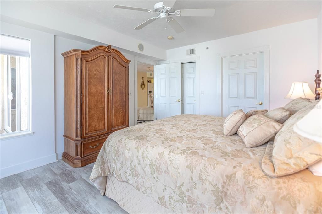 For Sale: $749,900 (3 beds, 3 baths, 2377 Square Feet)