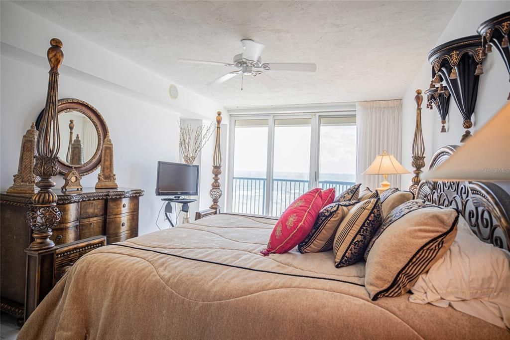 For Sale: $749,900 (3 beds, 3 baths, 2377 Square Feet)