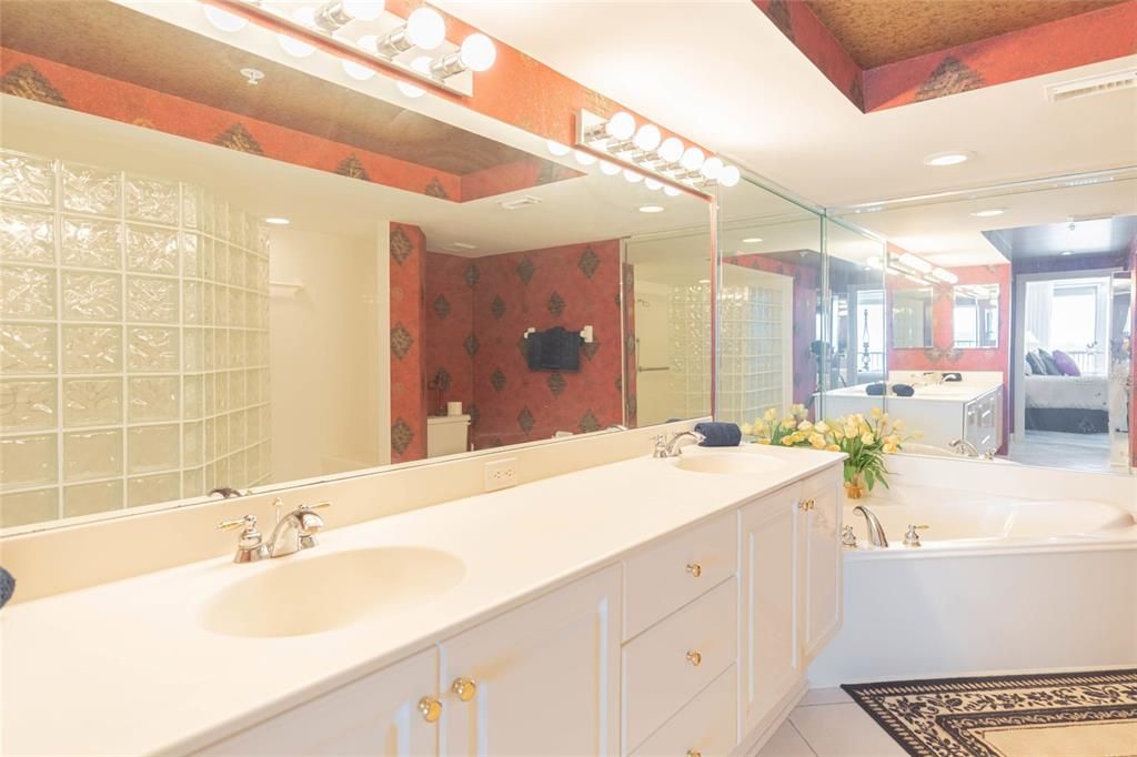 For Sale: $749,900 (3 beds, 3 baths, 2377 Square Feet)