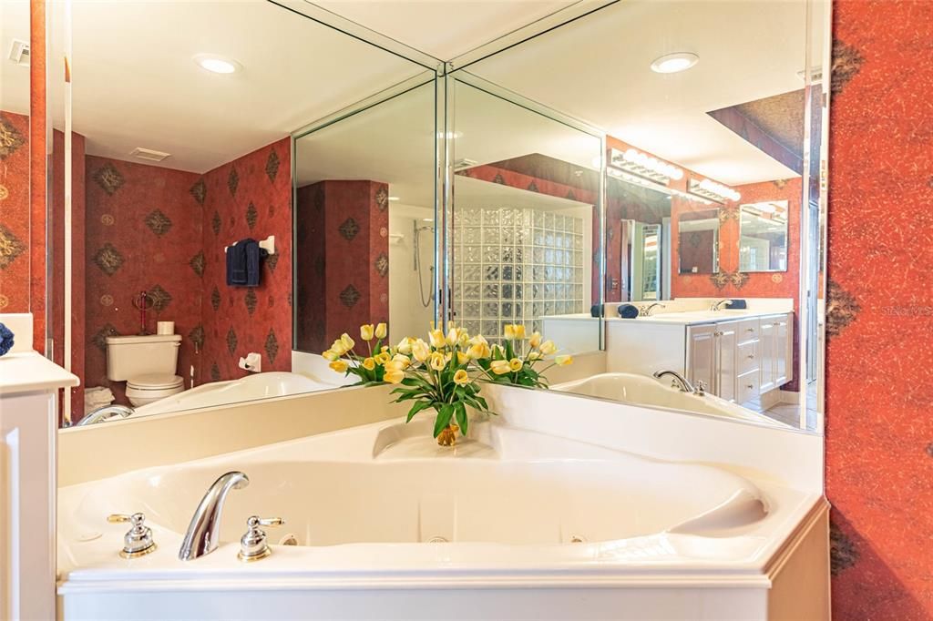 For Sale: $749,900 (3 beds, 3 baths, 2377 Square Feet)