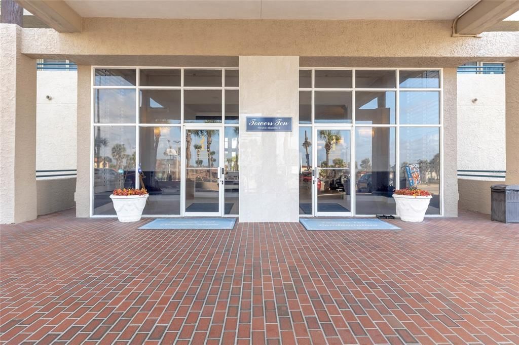 For Sale: $749,900 (3 beds, 3 baths, 2377 Square Feet)