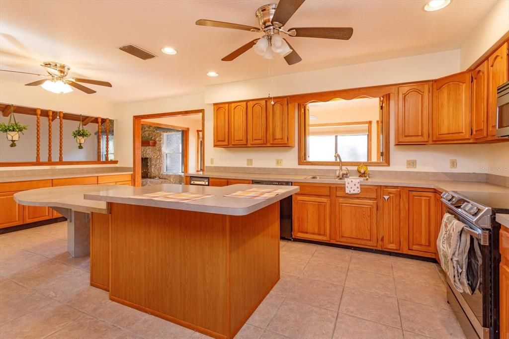 На продажу: $794,900 (3 спален, 2 ванн, 2973 Квадратных фут)