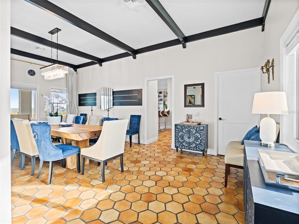 En Venta: $3,400,000 (7 camas, 3 baños, 3728 Pies cuadrados)