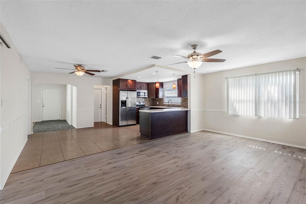 For Sale: $349,900 (3 beds, 2 baths, 1565 Square Feet)