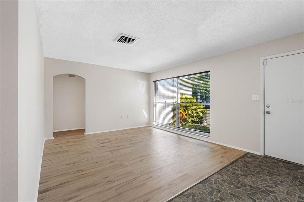 For Sale: $349,900 (3 beds, 2 baths, 1565 Square Feet)