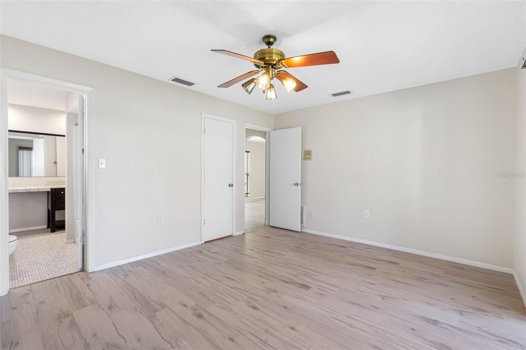 For Sale: $349,900 (3 beds, 2 baths, 1565 Square Feet)