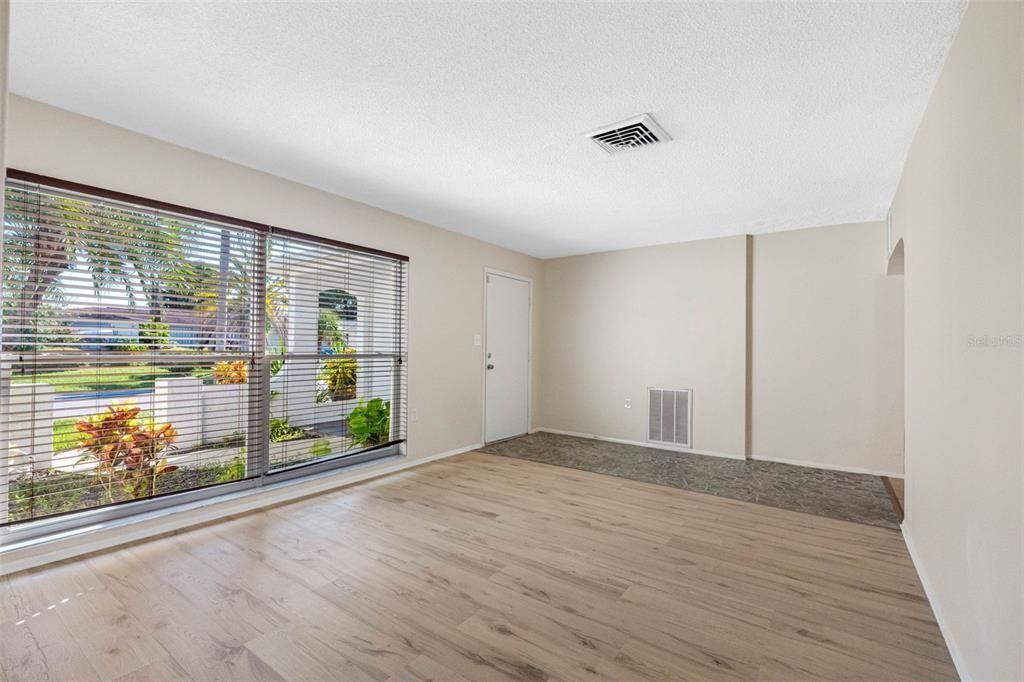 For Sale: $349,900 (3 beds, 2 baths, 1565 Square Feet)