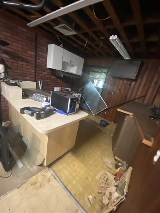 待售: $129,000 (1 贝兹, 1 浴室, 944 平方英尺)