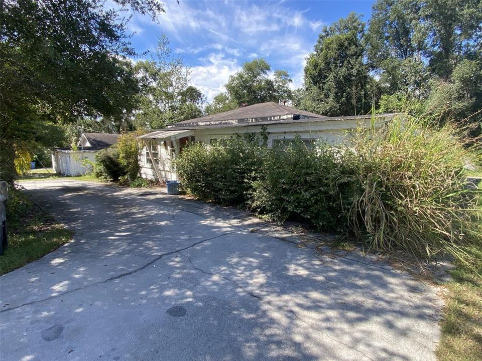 待售: $129,000 (1 贝兹, 1 浴室, 944 平方英尺)