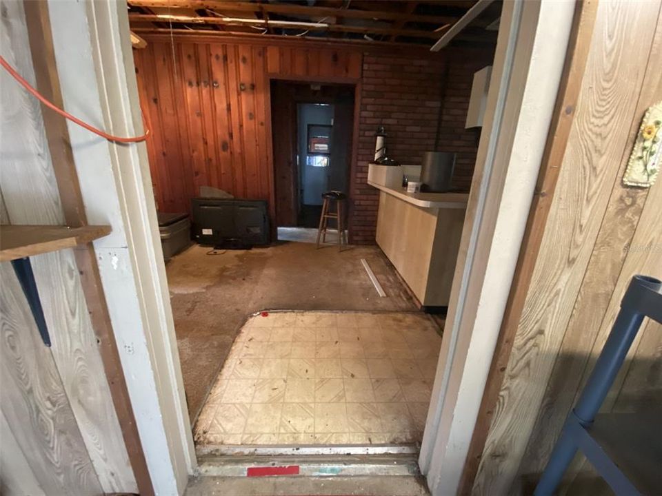 待售: $129,000 (1 贝兹, 1 浴室, 944 平方英尺)