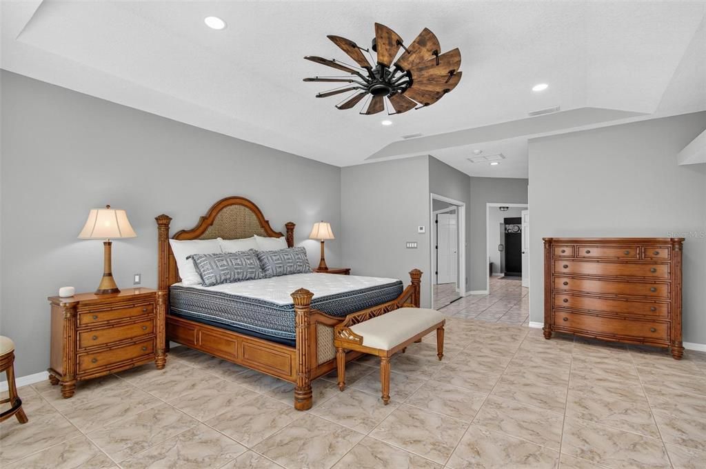 For Sale: $969,000 (3 beds, 3 baths, 3337 Square Feet)