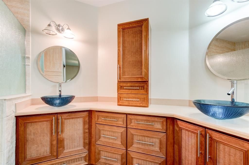 For Sale: $299,900 (3 beds, 2 baths, 2093 Square Feet)