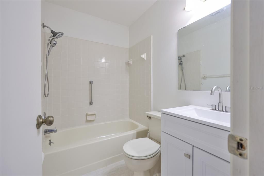 For Sale: $175,000 (2 beds, 2 baths, 1150 Square Feet)