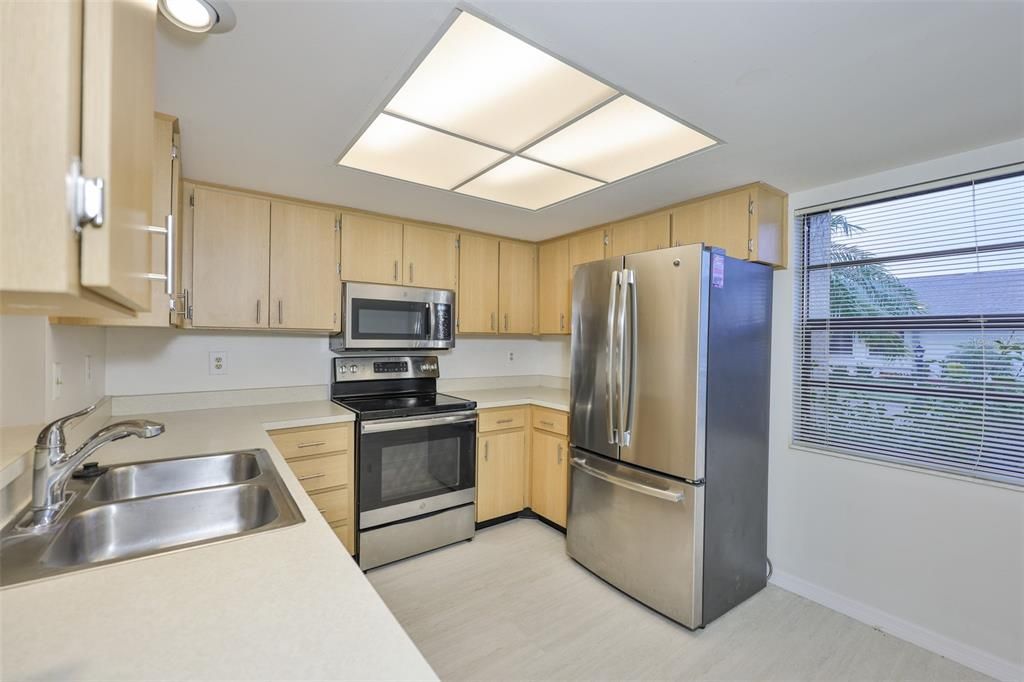 For Sale: $175,000 (2 beds, 2 baths, 1150 Square Feet)