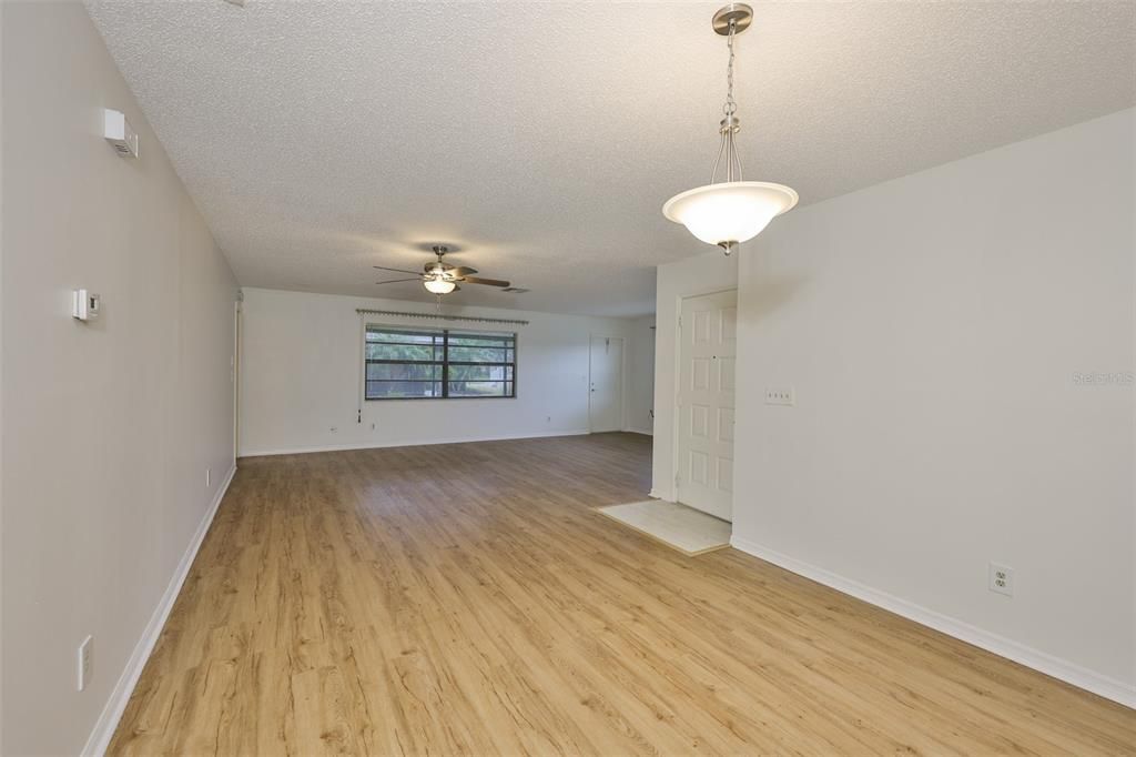 For Sale: $175,000 (2 beds, 2 baths, 1150 Square Feet)
