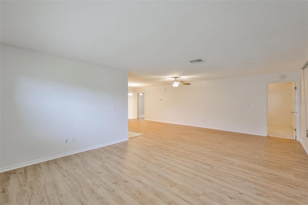 For Sale: $175,000 (2 beds, 2 baths, 1150 Square Feet)