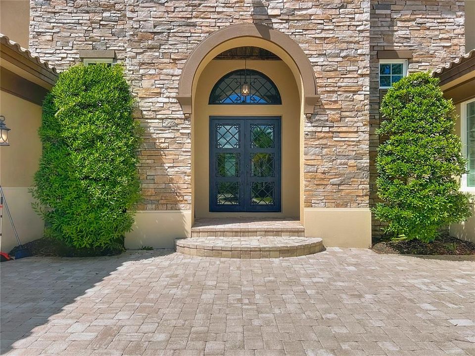 For Sale: $3,290,000 (5 beds, 6 baths, 5161 Square Feet)