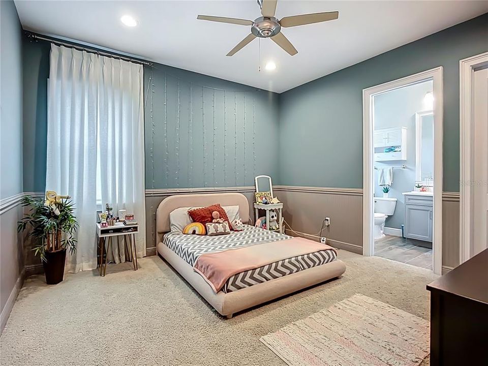 For Sale: $3,290,000 (5 beds, 6 baths, 5161 Square Feet)