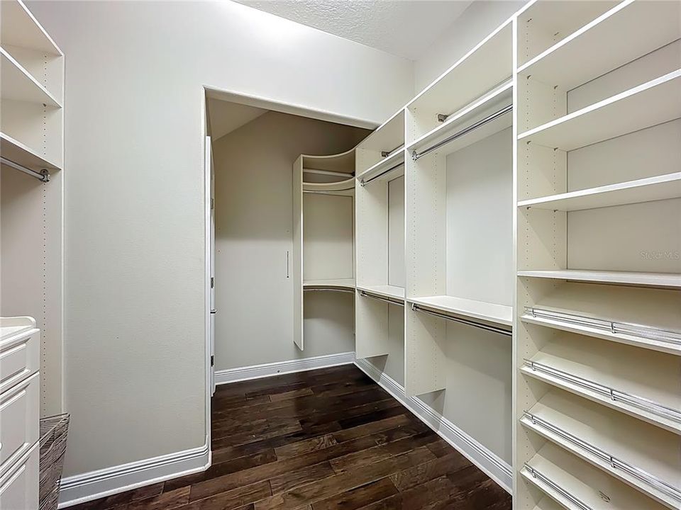 For Sale: $3,290,000 (5 beds, 6 baths, 5161 Square Feet)