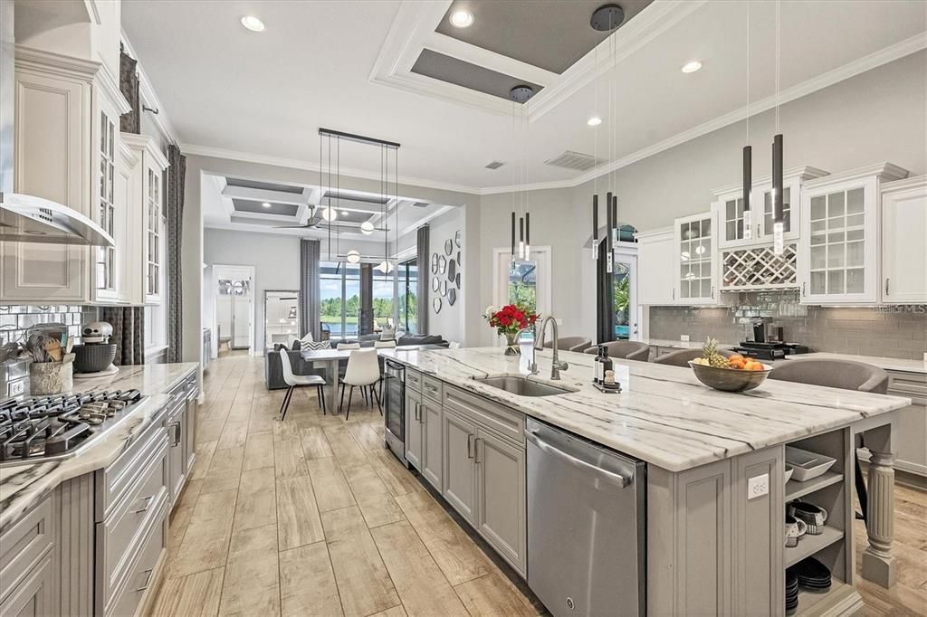 For Sale: $3,290,000 (5 beds, 6 baths, 5161 Square Feet)